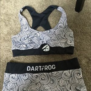 Dart Frog pole or hot yoga outfit